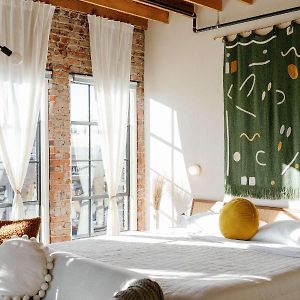 Deluxe King Suite